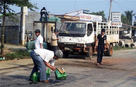 Giúp người, không hôi của - Hành động đáng ca ngợi của người Việt 1