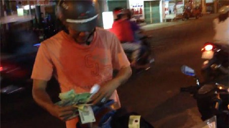 Giúp người, không hôi của - Hành động đáng ca ngợi của người Việt 5