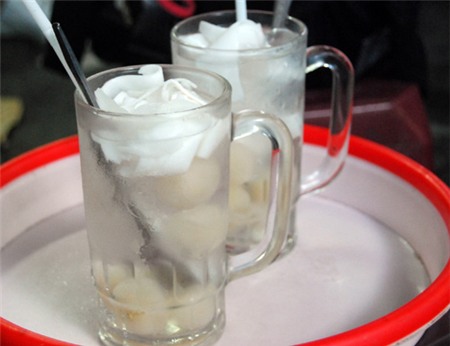 Nước dừa là loại thức uống rất quý