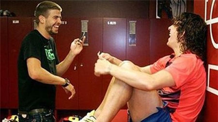 Puyol và Pique rất thân thiết tại Barca