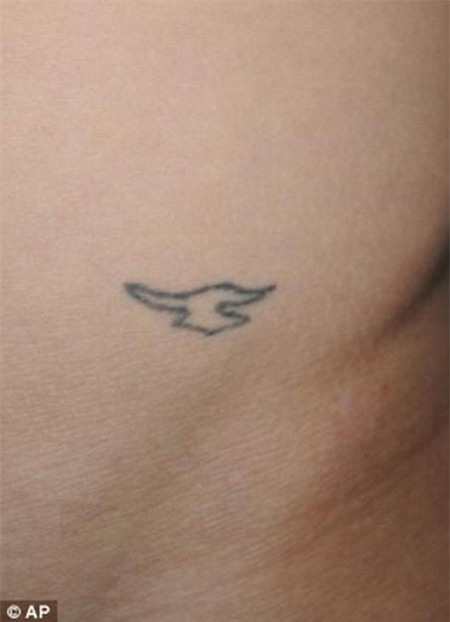 Justin Bieber khoe cận cảnh cơ thể phủ kín hình xăm