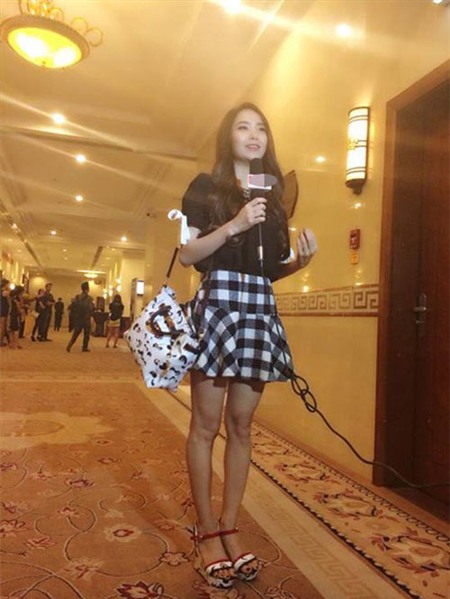 Minh Hằng mặc đẹp với mốt váy loe - 2