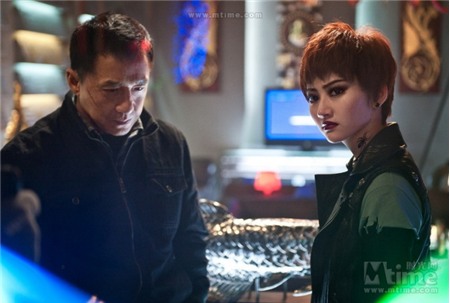 Thành Lonng khoe tượng điêu khắc chính mình trong phim mới - Ảnh 6