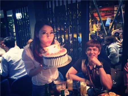 Thanh Thảo hạnh phúc trong ngày sinh nhật với những người bạn thân thiết