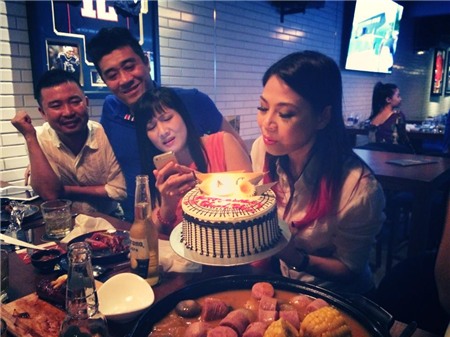 Ca sỹ Thanh Thảo vô cùng hạnh phúc với tình cảm ấm áp mà bạn bè dành cho mình