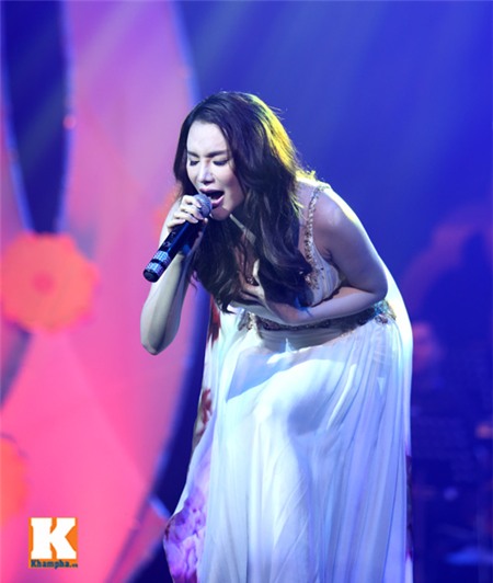 Fan nữ muốn...cắn miệng Tùng Dương - 3