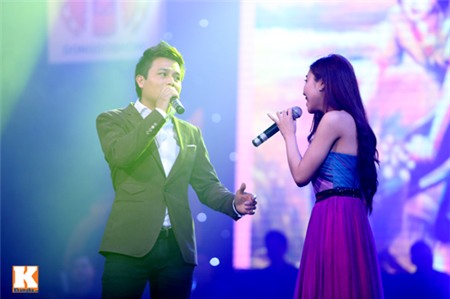 Fan nữ muốn...cắn miệng Tùng Dương - 11