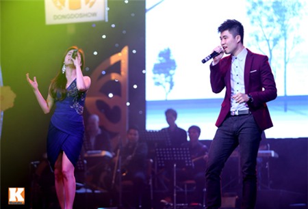 Fan nữ muốn...cắn miệng Tùng Dương - 16