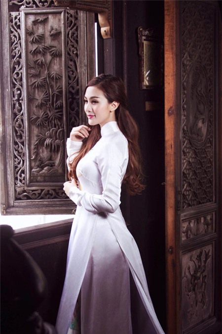 8/3: Hot girl Việt làm điệu với áo dài! - 8