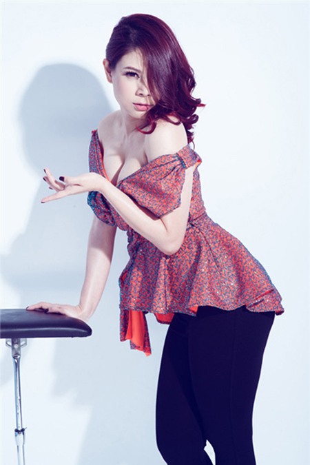 Nữ ca sĩ Thanh Thảo trong một bức ảnh đốt mắt