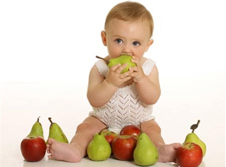 Tốt nhất ăn hoa quả
sau khi trẻ bú sữa