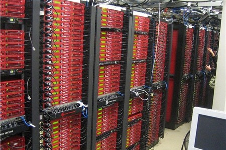Hệ thống máy tính hoành tráng đào mỏ bitcoin. Ảnh Wired