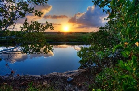 Các bức ảnh chụp bình minh và hoàng hôn sẽ giúp cho album nghỉ lễ của bạn trở nên hoàn hảo. Thật không máy, các khung cảnh này tỏ ra 