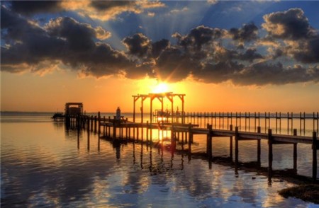 Các bức ảnh chụp bình minh và hoàng hôn sẽ giúp cho album nghỉ lễ của bạn trở nên hoàn hảo. Thật không máy, các khung cảnh này tỏ ra