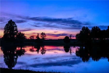 Các bức ảnh chụp bình minh và hoàng hôn sẽ giúp cho album nghỉ lễ của bạn trở nên hoàn hảo. Thật không máy, các khung cảnh này tỏ ra 