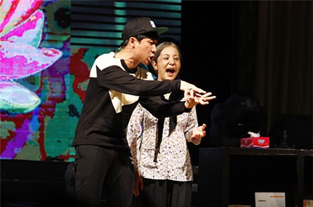 Thuý Nga mặc sexy vẫn xấu