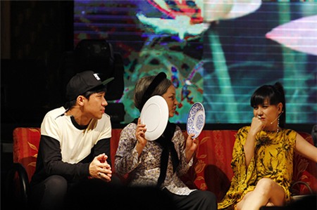 Thuý Nga mặc sexy vẫn xấu