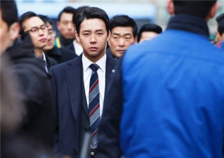 Yoochun vào vai vệ sĩ của tổng thống. Ảnh: koreandrama