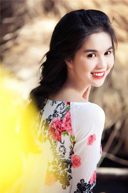 Ngọc Trinh xinh đẹp, gợi cảm của hiện tại