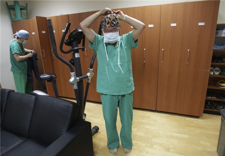 Tâm sự của bác sĩ phẫu thuật giới tính cho ngôi sao Hàn Quốc