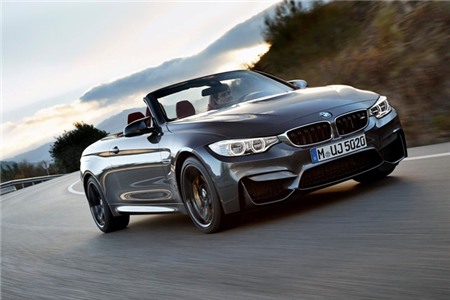 Dự kiến, BMW M4 Convertible mới sẽ được trưng bày tại triển lãm xe New York Auto Show diễn ra trong tháng này. Trước khi M4 mui trần xuất hiện, BMW đã có dòng xe M3 Cabriolet.
