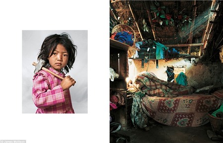 Indira, bảy tuổi, Kathmandu, Nepal: Indira đã làm việc tại mỏ đá granit địa phương với cha mẹ cô từ khi cô ba tuổi. Cô làm việc năm, sáu giờ một ngày trước khi giúp mẹ công việc gia đình