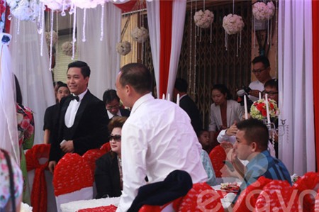 Tuấn Hưng cực điển trai trong lễ đón dâu - 4
