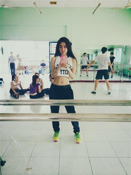 'Chuẩn men' thời trang như Minh Hằng - 6