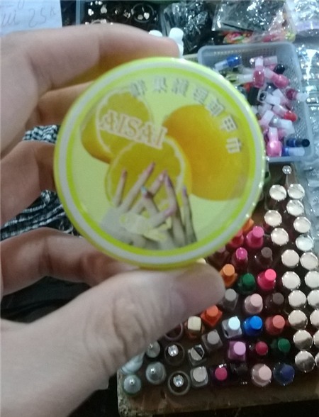 Sơn móng không rõ nguồn gốc tràn ngập thị trường.