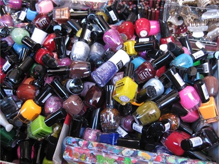 Độc tố có trong sơn móng giá rẻ.