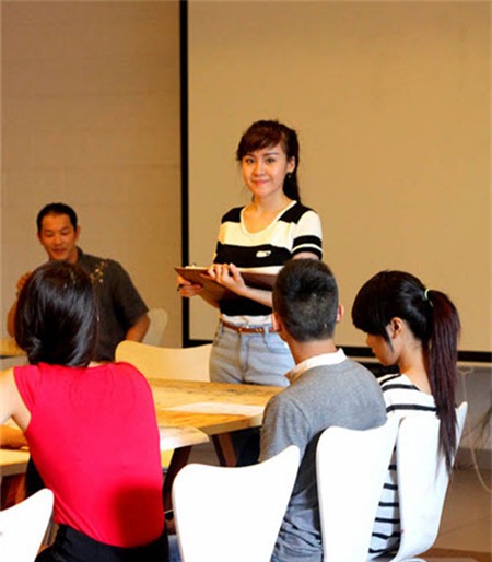 Bà Tưng gương mặt khác lạ đi học trở lại - 2