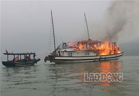 Đến trưa nay, ngọn lửa đã được dập tắt nhưng tàu QN 3736 thì bị thiệt hại nặng nề bởi bị ngọn lửa bao trùm cả tiếng đồng hồ trước khi các lực lượng cứu hộ chuyên nghiệp có mặt do vị trí cháy ở xa đất liền.