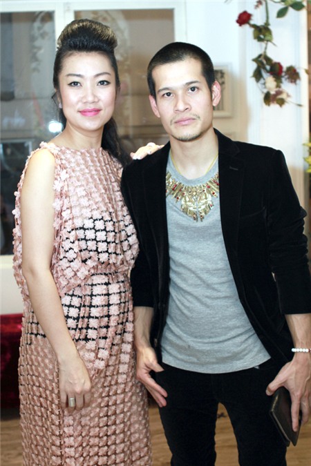 Đạo diễn Việt Tú tới chia vui với bà chủ Võ Thùy Dương.
