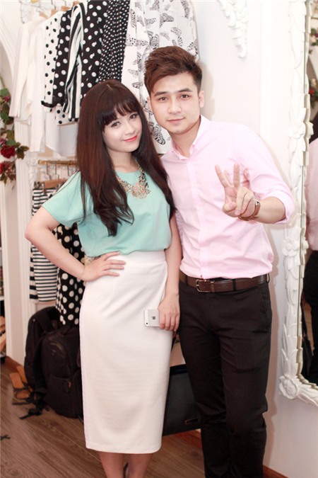 GS Cù Trọng Xoay cưng nựng vợ bầu bí