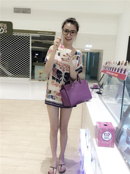 Trời càng nóng, sao Việt mặc đồ hở càng