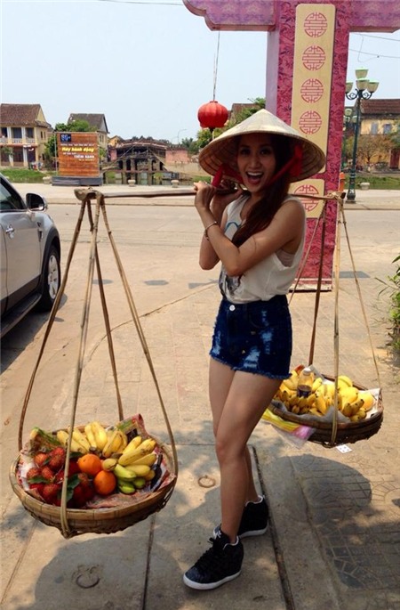 Trời càng nóng, sao Việt mặc đồ hở càng