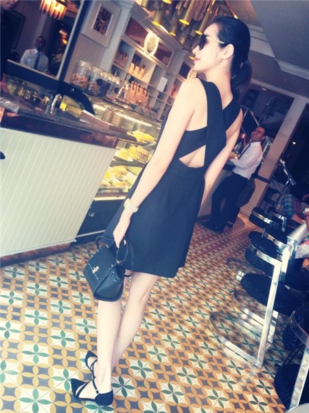 Trời càng nóng, sao Việt mặc đồ hở càng 