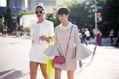 5 kiểu cổ áo chỉ hợp với quý cô 