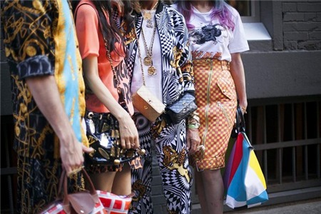 5 kiểu cổ áo chỉ hợp với quý cô 