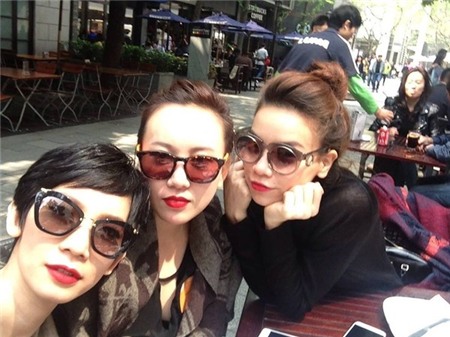 Hồ Ngọc Hà và Xuân Lan khoe dáng 