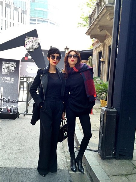 Hồ Ngọc Hà và Xuân Lan khoe dáng 