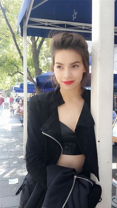 Hồ Ngọc Hà và Xuân Lan khoe dáng 