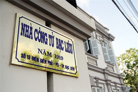 Dinh thự của Công tử Bạc Liêu Trần Trinh Huy, người gắn liền với giai thoại “đốt tiền nấu chè”, hiện tọa lạc tại địa chỉ 13 Điện Biên Phủ, thành phố Bạc Liêu.