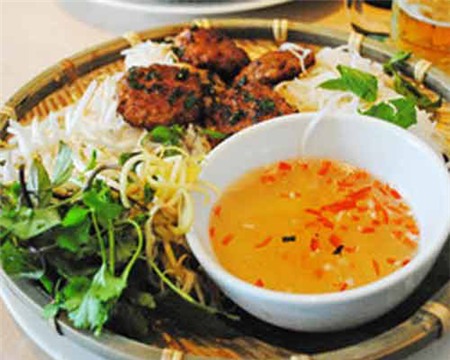 Bún chả Việt lọt top 10 món ngon bổ dưỡng mùa hè - 1