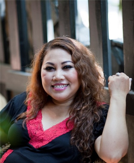 Nụ cười sảng khoái vốn là thương hiệu của Siu Black cũng là tuyệt chiêu khi đứng trước các con nợ.