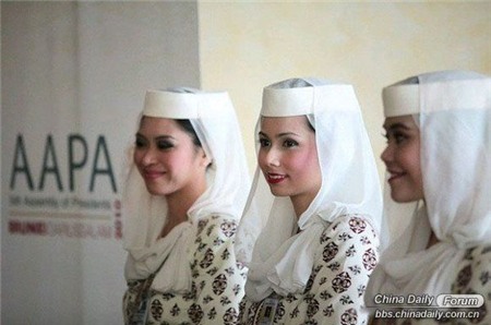 Ngắm vẻ xinh đẹp của các nữ tiếp viên hàng không trên toàn thế giới 39