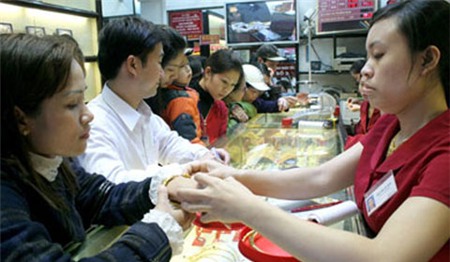 địa-chính-trị, căng-thẳng, Putin, giá-vàng, vàng-thế-giới, vàng-trong-nước, chênh-lệch-giá-vàng, vàng-giao-ngay