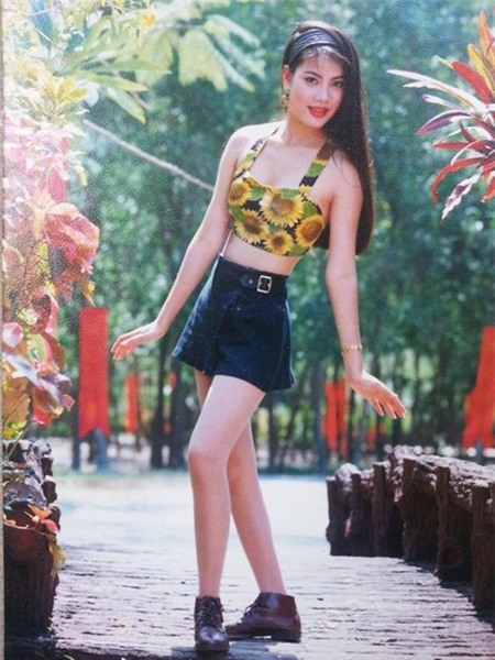 Trương Ngọc Ánh eo thon suốt 20 năm - 1