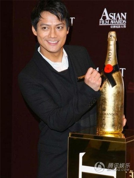 40 tuổi, Châu Tấn công khai người yêu điển trai - 7