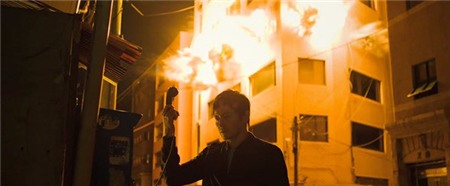 Hơn 2 năm sau khi tham gia bộ phim Dangerous Liaisons (Mối quan hệ nguy hiểm) cùng Chương Tử Di và Trương Bá Chi, Jang Dong Gun mới tái ngộ khán giả trong tác phẩm mới mang tên The Crying Man.